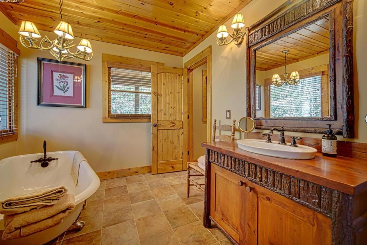 Cozy Creekfront Family Cabin-Pet Friendly -Gamerm-Hot Tub هياواسي المظهر الخارجي الصورة