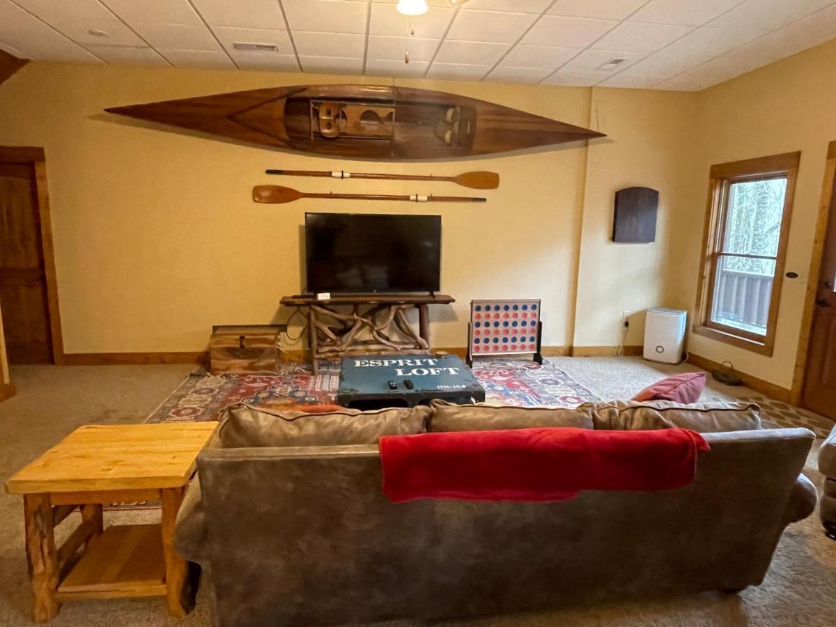 Cozy Creekfront Family Cabin-Pet Friendly -Gamerm-Hot Tub هياواسي المظهر الخارجي الصورة